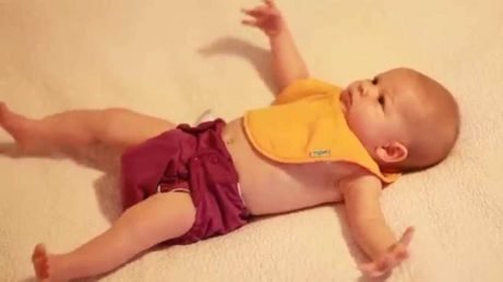 赤ちゃんのモロー反射