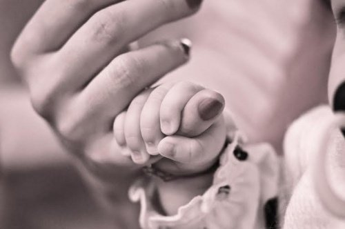 母親も過労-Baby-and-mother