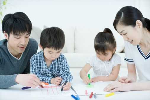 子供に教える両親