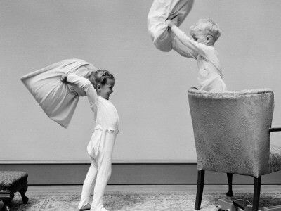 子供が叩かれた-まくら-ファイト