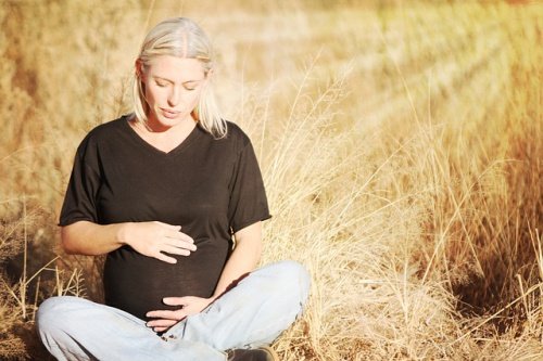 知っていて損はない出産のこと-Pregnant-Woman-Sitting