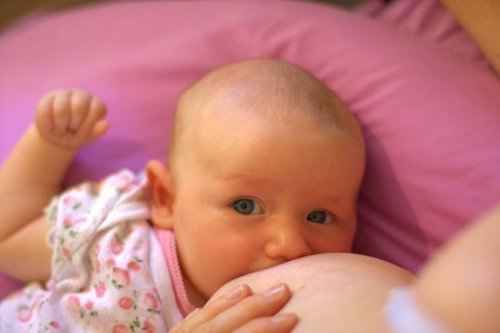 授乳は親と赤ちゃんのスペシャルな時間-girl-breast