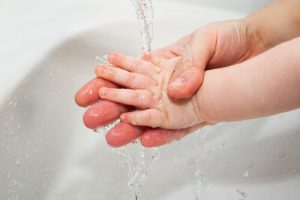 赤ちゃんの爪を上手に切る10のコツ