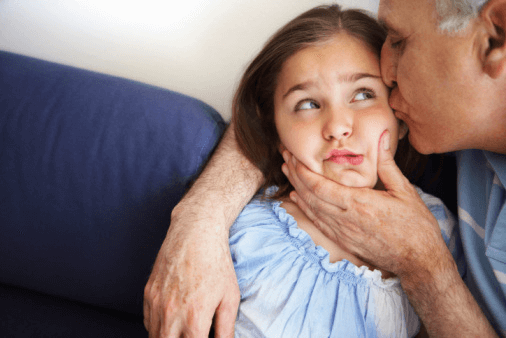 強制的な愛情：子どもにキスやハグを無理強いしてはいけない訳