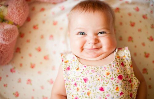 心の発達がわかる赤ちゃんの笑顔