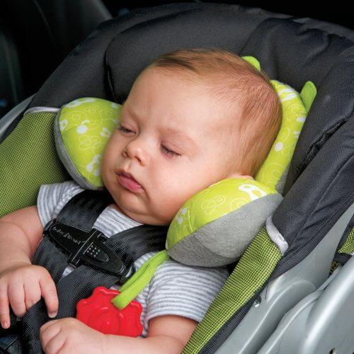 チャイルドシートの安全性：子どもを寝かせたままにしないで