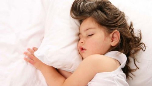 年齢別の睡眠時間
