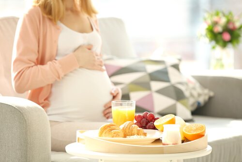 妊娠中に食べてはいけない８つの食品