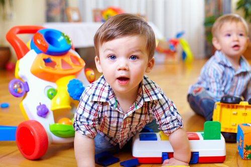 赤ちゃんの運動技能を刺激する方法