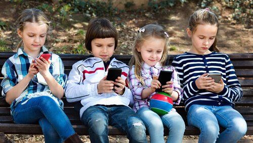 12歳以下の子供がスマホを使うべきでない8の理由