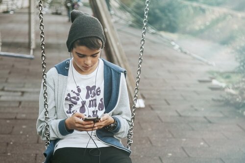 テクノロジーに依存してしまう子どもたち