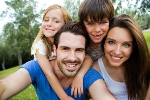 子供の髪と目の色を決めるのは?