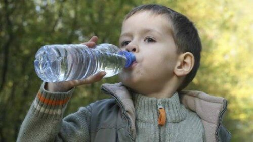 生後6ヵ月未満は水は必要ない