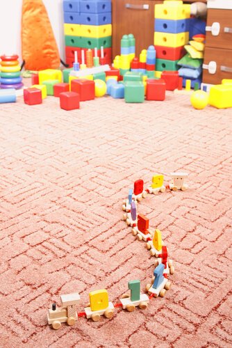 赤ちゃんの運動技能に刺激を与えましょう