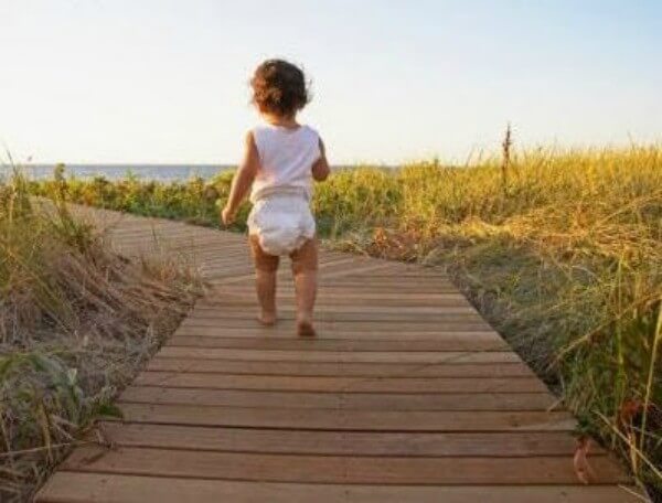 お子さんが歩き方を学ぶのに役立つ３つのエクササイズ