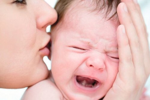 泣き止まない新生児をおとなしくさせる方法