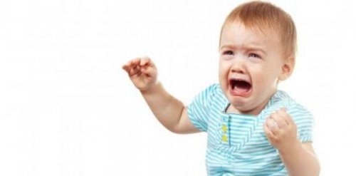泣き叫ぶ赤ちゃん