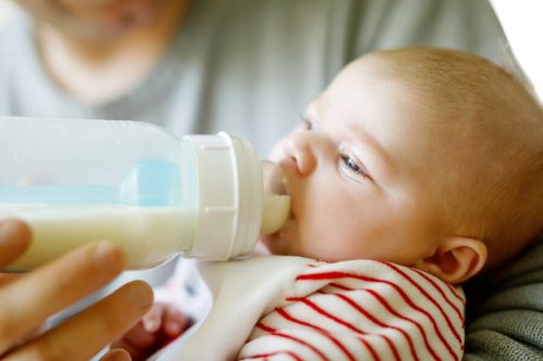 月齢別の赤ちゃんのミルクの量とは？