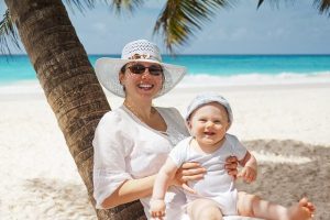 赤ちゃんは何か月から海に連れていける?