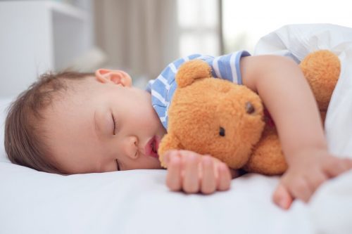 赤ちゃんのお昼寝は何歳まで必要?