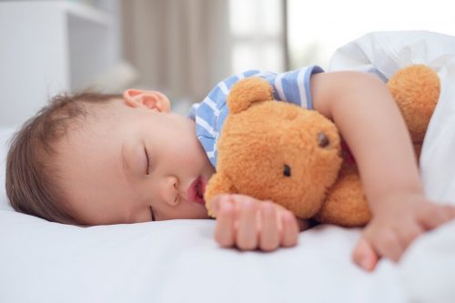 赤ちゃんのお昼寝は何歳まで必要？