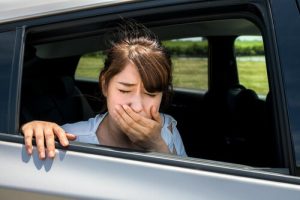 車内で気分が悪い人