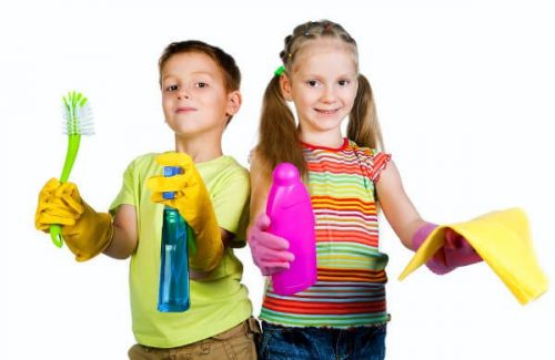 お手伝いをする子供達