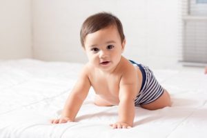 赤ちゃんがハイハイをするメリット