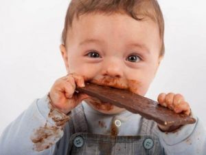 すり潰しベビーフードはもう終わり:赤ちゃん主導の離乳法
