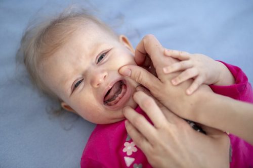 赤ちゃんの歯ぐずりにどう対処する？