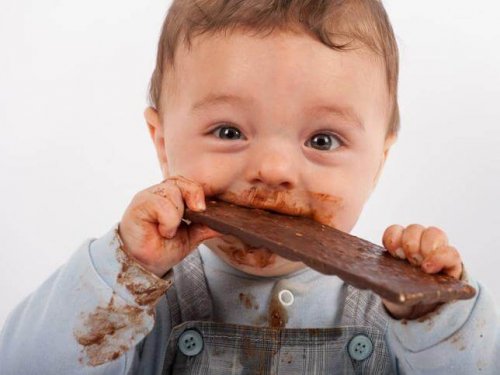 赤ちゃんが泣き止むように食べさせる