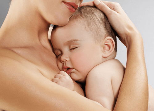 授乳のために赤ちゃんを起こすべき？