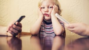 携帯電話依存症が子供に危害を及ぼす可能性