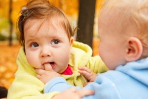 子どもが何でも噛む理由と対処法