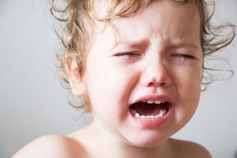 泣いている子ども 赤ちゃんが眠らないとき