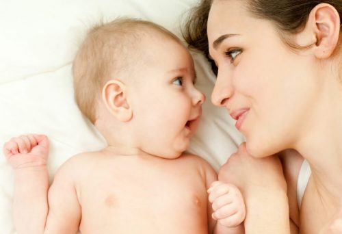 母親と赤ちゃん　愛情　子供の性格