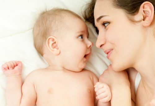母親と赤ちゃん 愛情 子供の性格