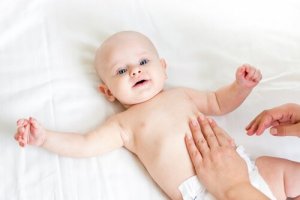 赤ちゃんの便秘を和らげるマッサージ5つ