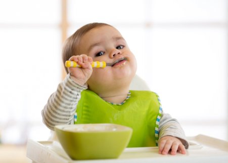 日中の離乳：やり方とコツをご紹介