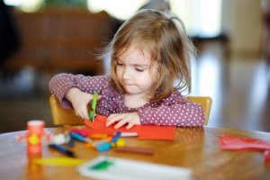 子供にハサミの正しい使い方を教えよう!