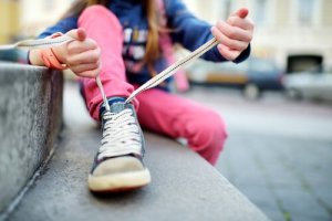 子供に靴紐の結び方を教える時のコツとは?