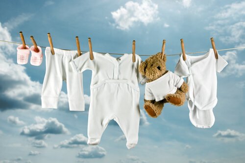 赤ちゃんの服を 洗濯 する