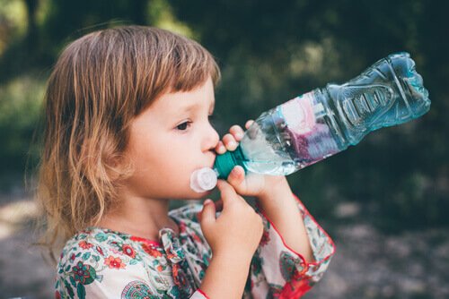 子どもの便秘 には水