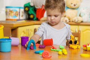 粘土遊びが子供に与える良い影響とは?