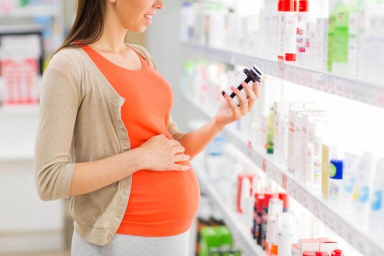 妊娠中に服用を避けるべき薬について