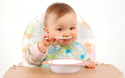 食べ物で遊ぶことのメリット 食べ物で遊ぶ 子ども