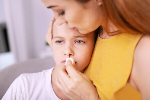 鼻血を出す子供 子供 鼻血