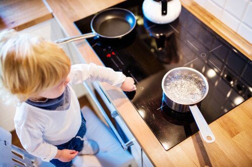 子供が熱湯で火傷したら何をしたら良い？