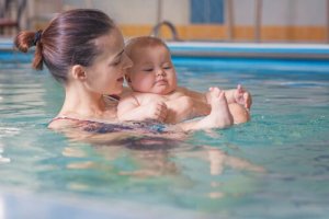 親子で水泳をするメリット
