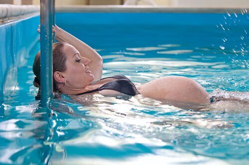 妊娠中の運動　妊娠中　水泳 運動
